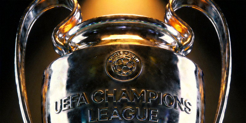 欧洲冠军联赛奖杯特写 - 大耳朵杯在灯光下闪耀