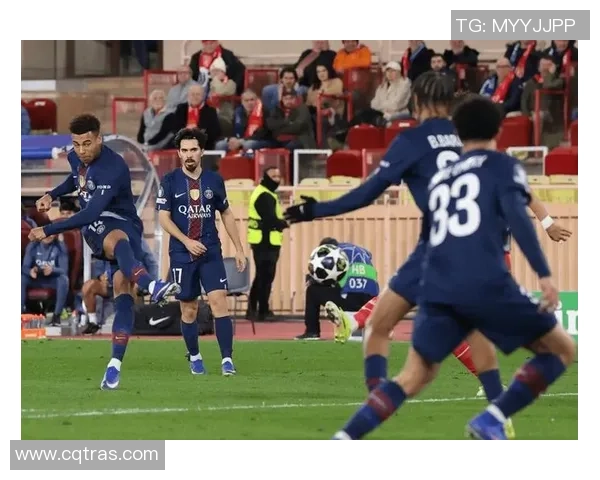 中超经典对决：拜仁与巴黎圣日耳曼激战成平局引发全场热议