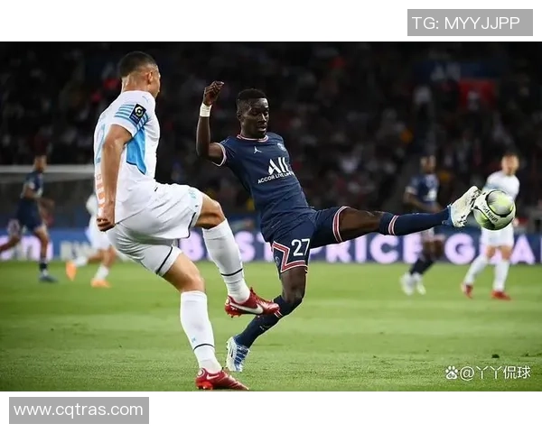 巴黎圣日耳曼大胜热刺6-2神扑瞬间成比赛焦点引发热议