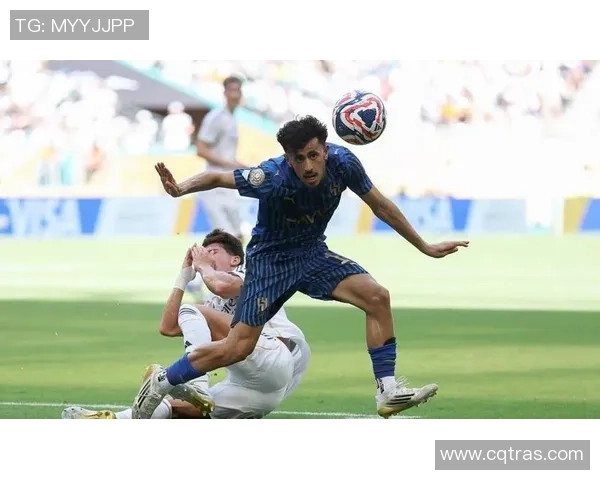 足总杯精彩对决里昂与皇马战成平局绝杀瞬间引发全场狂欢